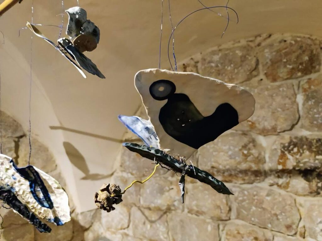 סיור מודרך בתערוכה "טייסת פרפרי דם" בבית הנסן